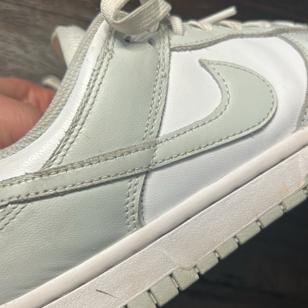 Nike Women's Low-Top Sneakers White and Light Gray. Size 8. UGC - Picture 7 of 8